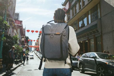 nomatic backpack vs peak design.